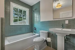 33 Harwood Dr E, Glen Cove, NY 11542 - Photo 11