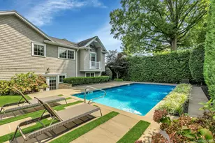 33 Harwood Dr E, Glen Cove, NY 11542 - Photo 31