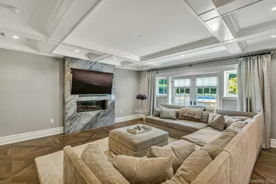 33 Harwood Drive E, Glen Cove, NY 11542 - Photo 19