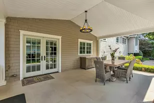 33 Harwood Dr E, Glen Cove, NY 11542 - Photo 25