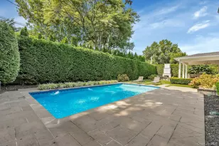 33 Harwood Dr E, Glen Cove, NY 11542 - Photo 29