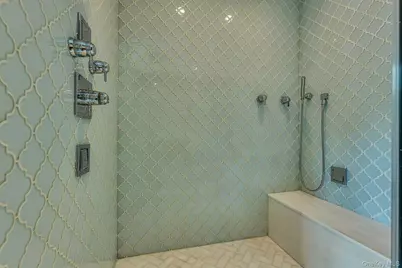 33 Harwood Drive E, Glen Cove, NY 11542 - Photo 17