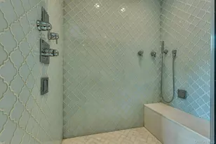 33 Harwood Dr E, Glen Cove, NY 11542 - Photo 17