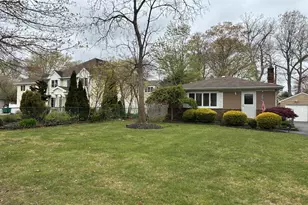 32 Lincoln Dr, Oakdale, NY 11769 - Photo 3