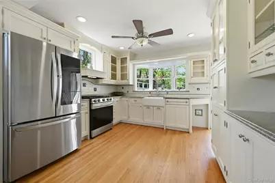 95 6th Avenue, Huntington Station, NY 11746 - Photo 17