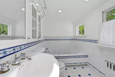95 6th Avenue, Huntington Station, NY 11746 - Photo 25