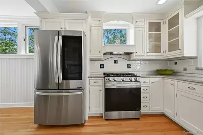 95 6th Avenue, Huntington Station, NY 11746 - Photo 19