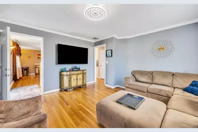 33 Albert Street, Hicksville, NY 11801 - Photo 11