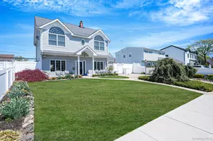 71 Hill Ln, Levittown, NY 11756 - Photo 3