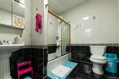 157-15 Oak Avenue, Flushing, NY 11355 - Photo 11