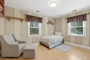 28 Manchester Ln, Stony Brook, NY 11790 - Photo 23