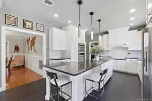 28 Manchester Ln, Stony Brook, NY 11790 - Photo 9