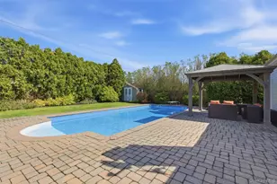 28 Manchester Ln, Stony Brook, NY 11790 - Photo 5