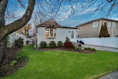105 Thomas Place, Bellmore, NY 11710 - Photo 3