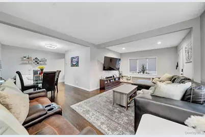 105 Thomas Place, Bellmore, NY 11710 - Photo 5