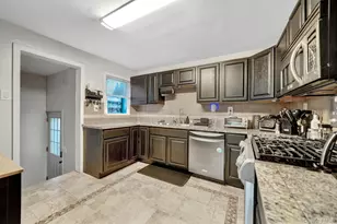 105 Thomas Pl, Bellmore, NY 11710 - Photo 15