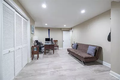 121 Harvard Avenue, Rockville Centre, NY 11570 - Photo 37