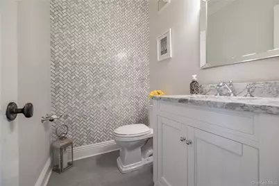 121 Harvard Avenue, Rockville Centre, NY 11570 - Photo 19