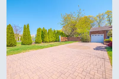 763 Pat Drive, West Islip, NY 11795 - Photo 15