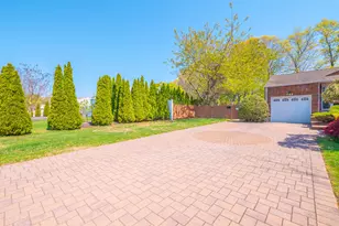 763 Pat Dr, West Islip, NY 11795 - Photo 15