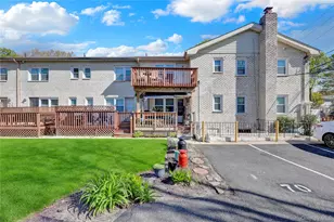 84 Cardinal Ln, Islip, NY 11751 - Photo 3
