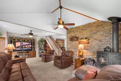 2 Bent Lane, Levittown, NY 11756 - Photo 17