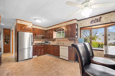 2 Bent Lane, Levittown, NY 11756 - Photo 5