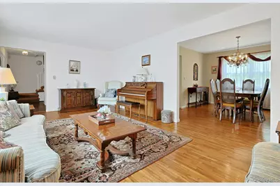 110 Eastview Drive, Valhalla, NY 10595 - Photo 9