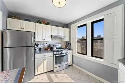 42 Pondfield W #6D, Bronxville, NY 10708 - Photo 7