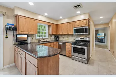7 Maplewood Lane, New City, NY 10956 - Photo 13