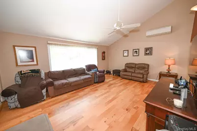 582 Western Park Drive, West Hempstead, NY 11552 - Photo 11