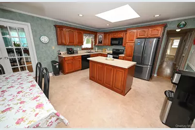 582 Western Park Drive, West Hempstead, NY 11552 - Photo 5