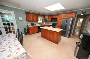 582 Western Park Dr, West Hempstead, NY 11552 - Photo 5
