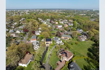 7 Parkway E, Yonkers, NY 10701 - Photo 31