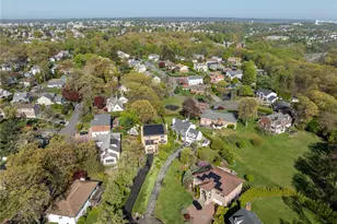 7 Parkway E, Yonkers, NY 10701 - Photo 31