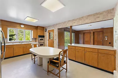 7 Parkway E, Yonkers, NY 10701 - Photo 9