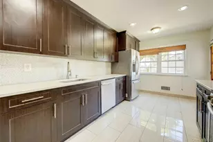 55 Duncan Dr W, Westbury, NY 11590 - Photo 5
