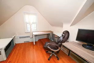 85 Hinsdale Ave, Floral Park, NY 11001 - Photo 27