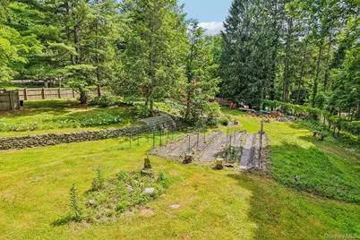 456 Saddle River Road, Airmont, NY 10952 - Photo 25
