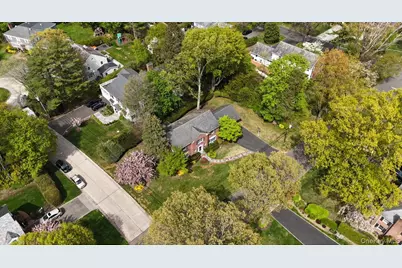 695 Hunt Lane, Manhasset, NY 11030 - Photo 21