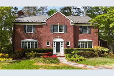 695 Hunt Lane, Manhasset, NY 11030 - Photo 1
