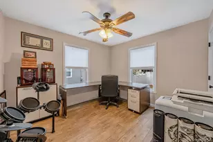 253 E Riviera Dr, Lindenhurst, NY 11757 - Photo 13
