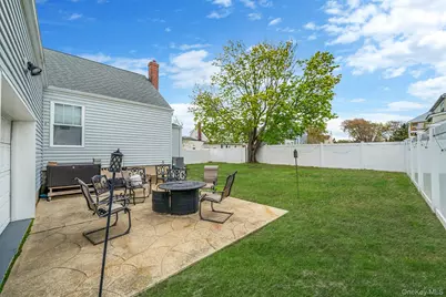 253 E Riviera Drive, Lindenhurst, NY 11757 - Photo 21