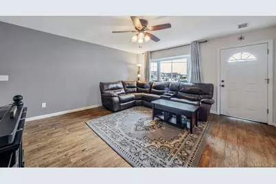 253 E Riviera Drive, Lindenhurst, NY 11757 - Photo 5