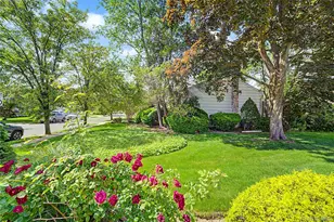 105 Serpentine Ln, Albertson, NY 11507 - Photo 21