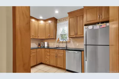 56 Liggett Road, Valley Stream, NY 11581 - Photo 15