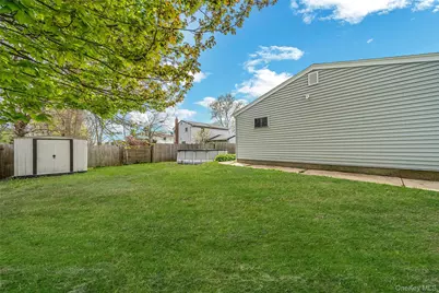 206 Prospect Place, Bay Shore, NY 11706 - Photo 5