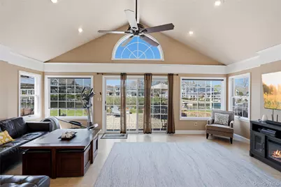 48 Davison Lane E, West Islip, NY 11795 - Photo 17