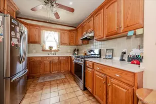 35 Healy Ave, Inwood, NY 11096 - Photo 9