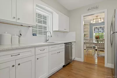 52 Wisteria Avenue, Mineola, NY 11501 - Photo 11